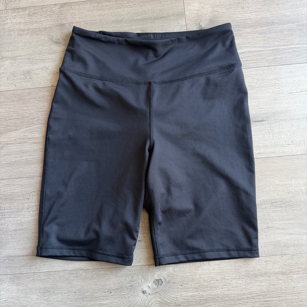 EUC Cabana by Crown & Ivy black biker shorts - size medium